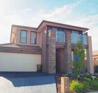 4 Bed 2 And A Half Bath Luxury Villa in Point Cook - Accommodation in Brisbane