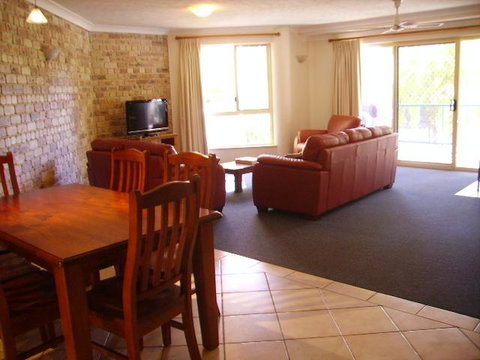 4/84 Lawson Street - Beach Haven 4 - Accommodation in Brisbane 1