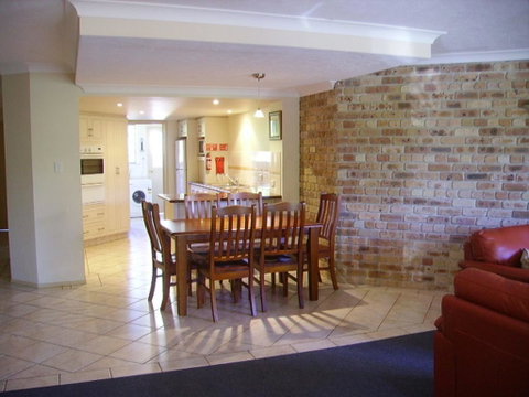 4/84 Lawson Street - Beach Haven 4 - Accommodation in Brisbane 2