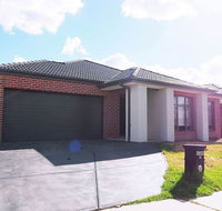 5 Bed 2 Bath big house - Accommodation in Brisbane