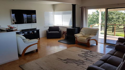 505 CONROD STRAIGHT MOUNT PANORAMA - Accommodation in Brisbane 3