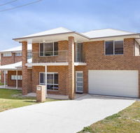 5B BENT STREET - LARGE HOUSE WITH DUCTED AIR CON WIFI  FOXTEL - Accommodation in Brisbane