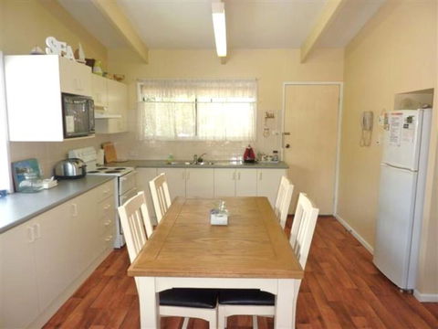 6 Normandy St - Charm At The Inlet - Accommodation in Brisbane 3