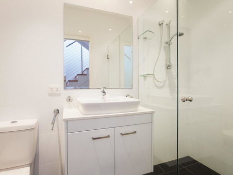 7 Judith Street - Stunning Duplex With Ducted Air - Accommodation in Brisbane 3