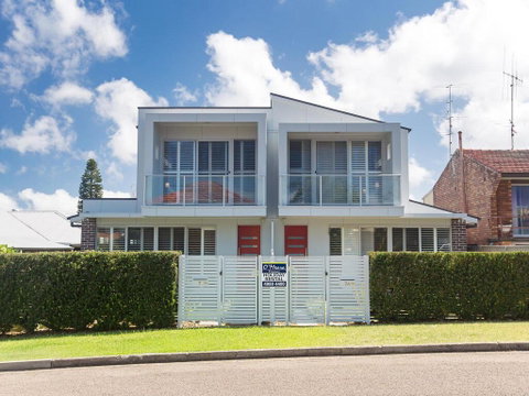 7 Judith Street - Stunning Duplex With Ducted Air - Accommodation in Brisbane 0