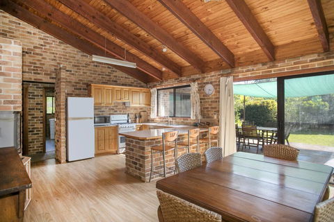 75 River Rd - Tabourie Hideaway - Accommodation in Brisbane 0