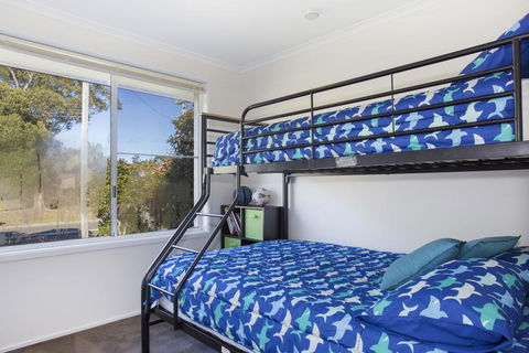 77 Lake Entrance Rd - Waterfront Wonder - Accommodation in Brisbane 1