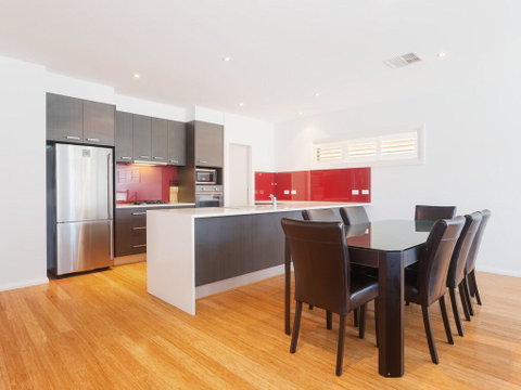 7a Judith Street - Stunning Duplex With Ducted Air Conditioning - Accommodation in Brisbane 2