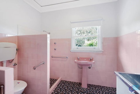 84 Ocean Parade - Accommodation in Brisbane 1