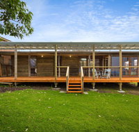 98 Ocean Parade - Rustic Log Cabin - Accommodation in Brisbane