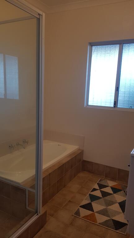 A Better Life Animal Sanctuary FarmStay - Private Two-Bedrooms, Lounge Room & Bathroom & Toilet, Shared Kitchen - Accommodation in Brisbane 2