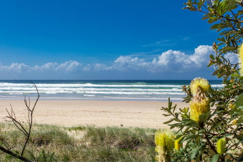 A SWEET ESCAPE - Beachfront Tranquility - Accommodation in Brisbane 3