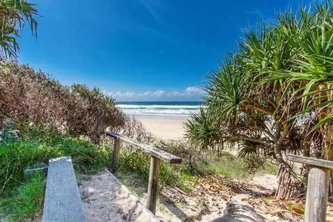A SWEET ESCAPE - Beachfront Tranquility - Accommodation in Brisbane 0