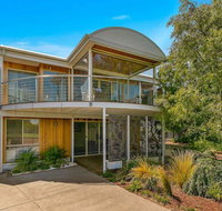 A Wave From it All - Accommodation in Brisbane