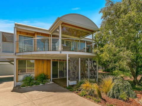 A Wave From It All - Accommodation in Brisbane 0