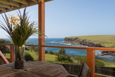 Absolute Oceanfront Cottage - Accommodation in Brisbane 0