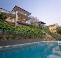 Absolute Waterfront Lakehouse Fishing Point Waterfront Pool Jetty - Accommodation in Brisbane