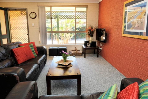 ACACIA - WEEKLY ONLY - Accommodation in Brisbane 3