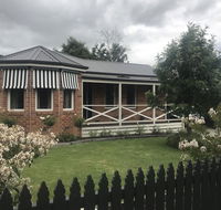 Acacia House - Central Healesville - Yarra Valley - Accommodation in Brisbane