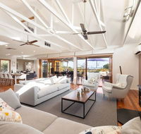 Acqua Vista - water view fireplace walk to beach - Accommodation in Brisbane