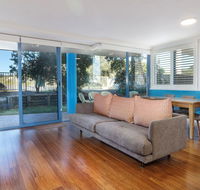 Across the road from the beach - Accommodation in Brisbane