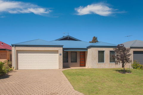 Acrosstheway - Accommodation in Brisbane 0