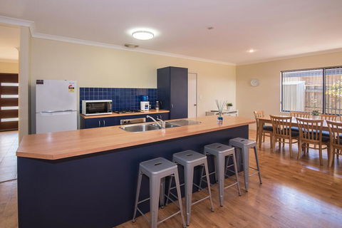 Acrosstheway - Accommodation in Brisbane 1