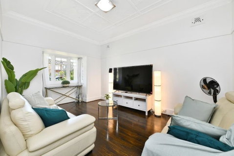 Elegant Family Retreat Near Beaches & Sydney CBD - Accommodation in Brisbane 0