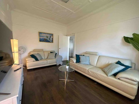 Elegant Family Retreat Near Beaches & Sydney CBD - Accommodation in Brisbane 4