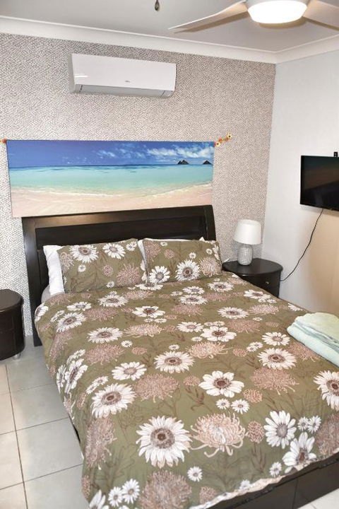 Entire Family Home With Private Pool - Accommodation in Brisbane 4