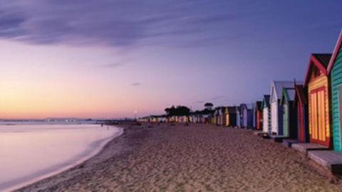 Esplanade Escape To The Brighton Beach Boxes - Accommodation in Brisbane 3