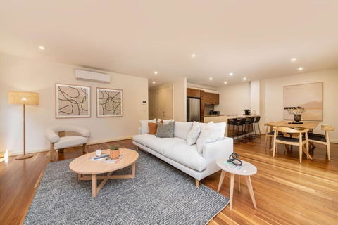 Esplanade Escape To The Brighton Beach Boxes - Accommodation in Brisbane 0