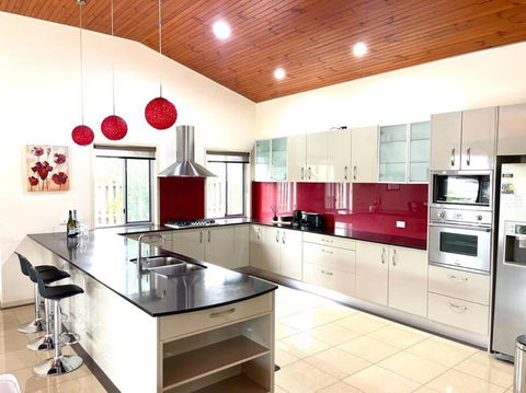 Exclusive Golf Course Community Family Home - Accommodation in Brisbane 0