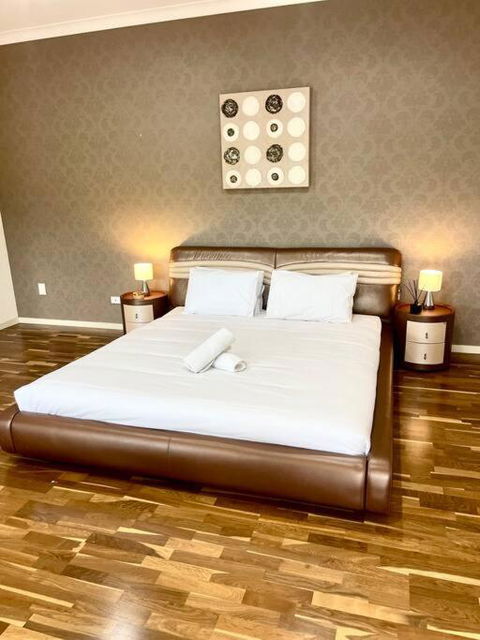 Exclusive Golf Course Community Family Home - Accommodation in Brisbane 4