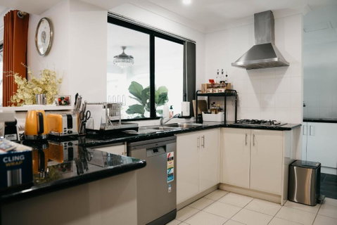 Equitice Autumn Moonlight Villa - Accommodation in Brisbane 1