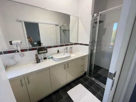 Equitice Spring Moonlight Villa - Accommodation in Brisbane 2