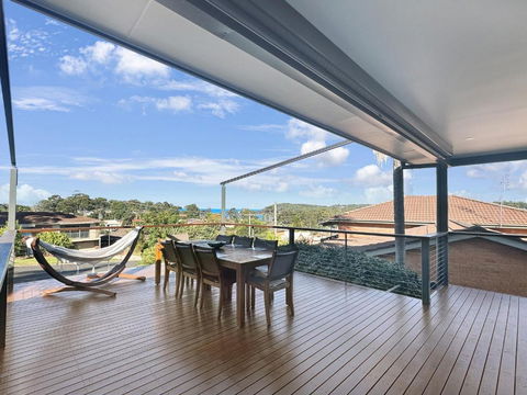 Fab 3-Bed Stay With Great Outdoors & Water Views - Accommodation in Brisbane 1