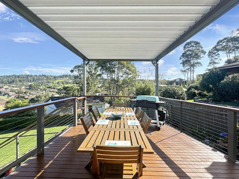 Fab 3-Bed Stay With Great Outdoors & Water Views - Accommodation in Brisbane 2