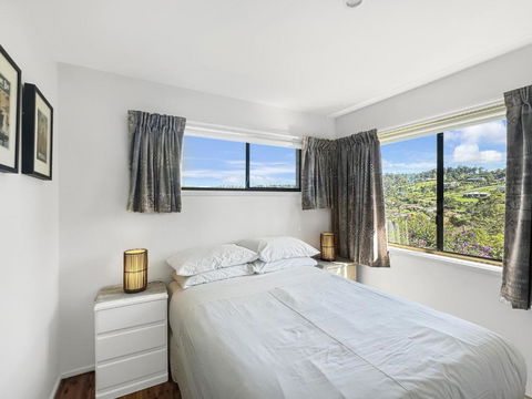 Fab 3-Bed Stay With Great Outdoors & Water Views - Accommodation in Brisbane 3