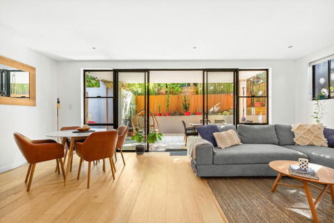 Fab Bondi 2-Bed With Courtyard & Alfresco Dining - Accommodation in Brisbane 0