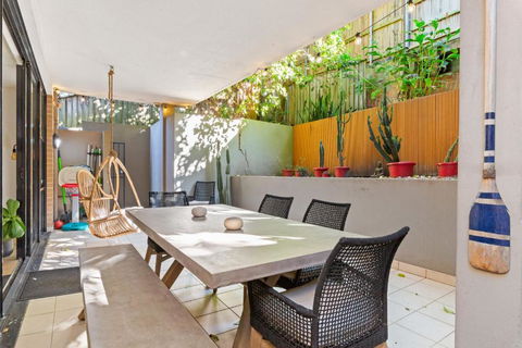 Fab Bondi 2-Bed With Courtyard & Alfresco Dining - Accommodation in Brisbane 1