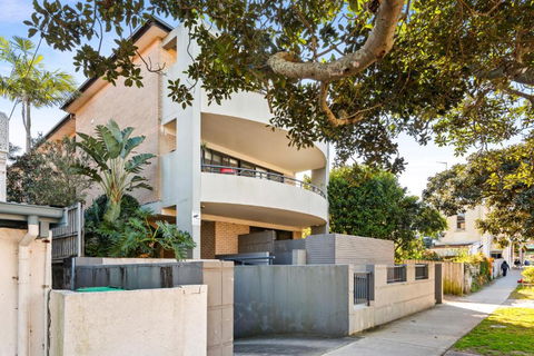 Fab Bondi 2-Bed With Courtyard & Alfresco Dining - Accommodation in Brisbane 4