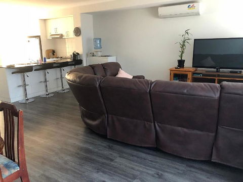 Falcon Bay 4x4 Townhouse - Accommodation in Brisbane 2