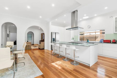 Family Beach House - Spacious W Yard AC Car Space - Accommodation in Brisbane 0