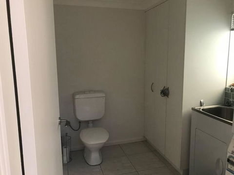 Family Beach House - Spacious W Yard AC Car Space - Accommodation in Brisbane 2