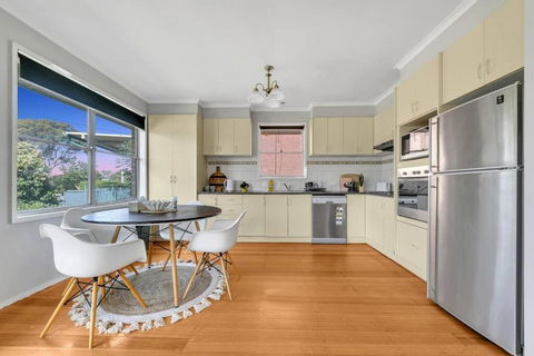 Fantastic 3BR Near North Shore Beach - Accommodation in Brisbane 3