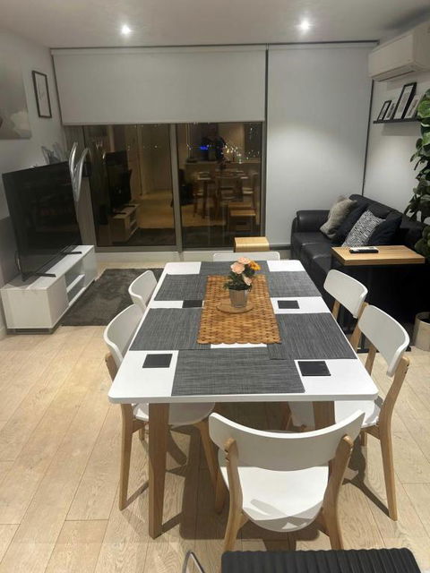 FLEMINGTON - Melbourne City Views - Accommodation in Brisbane 3