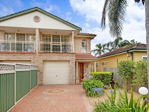 FRENCH HOUSE - Accommodation in Brisbane 0