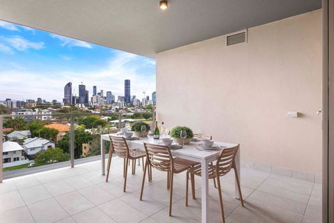 Gabba Oasis:Luxury 3BRM Apt Pool - Accommodation in Brisbane 3