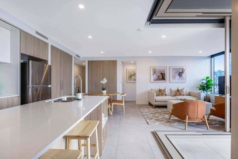 Gabba Oasis:Luxury 3BRM Apt Pool - Accommodation in Brisbane 4